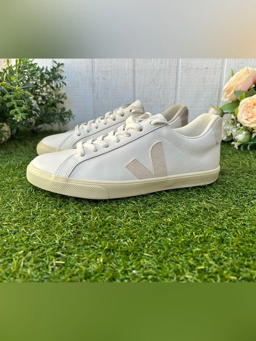 VEJA Women  Esplar Logo Leather Extra-White Sable size 7 gently used